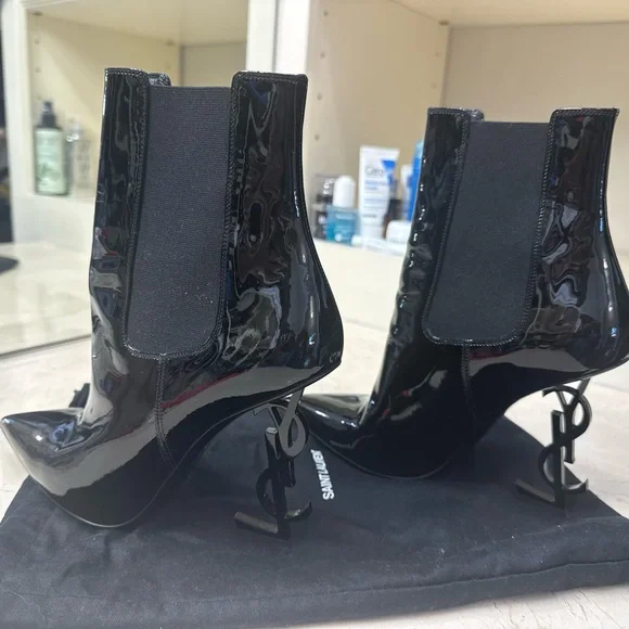Saint Laurent Glossy Black Heeled Boots - Picture 1 of 3